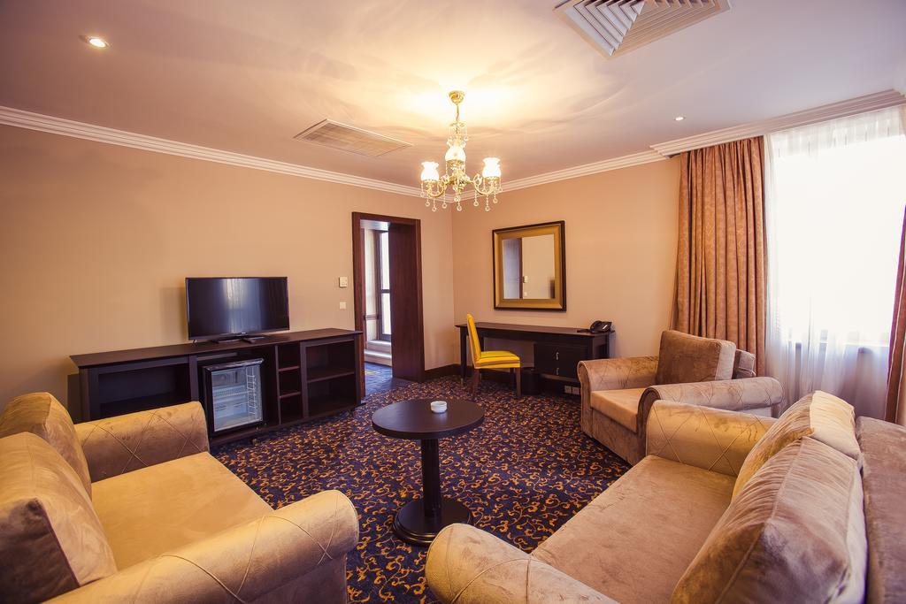 Hotel Intourist Palace Batumi Zimmer foto